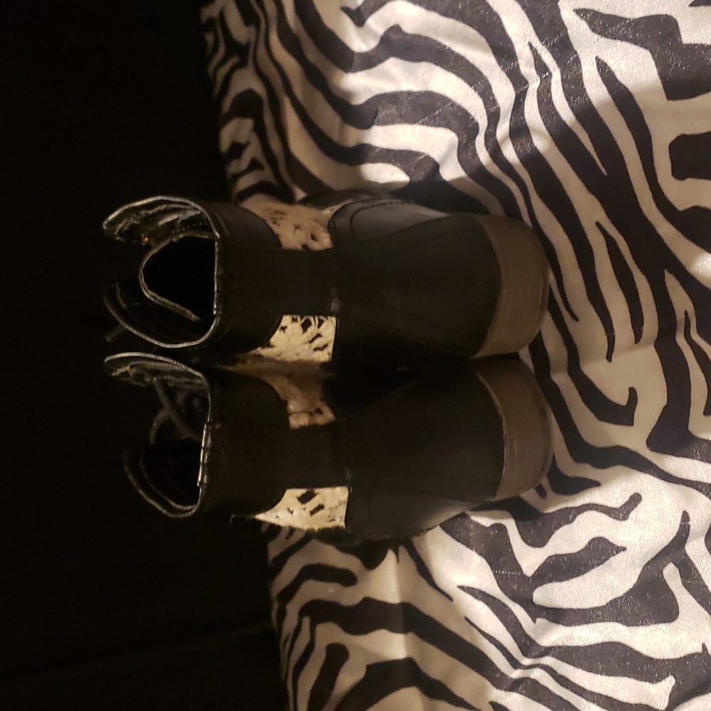 Boots - Picture 3 of 5